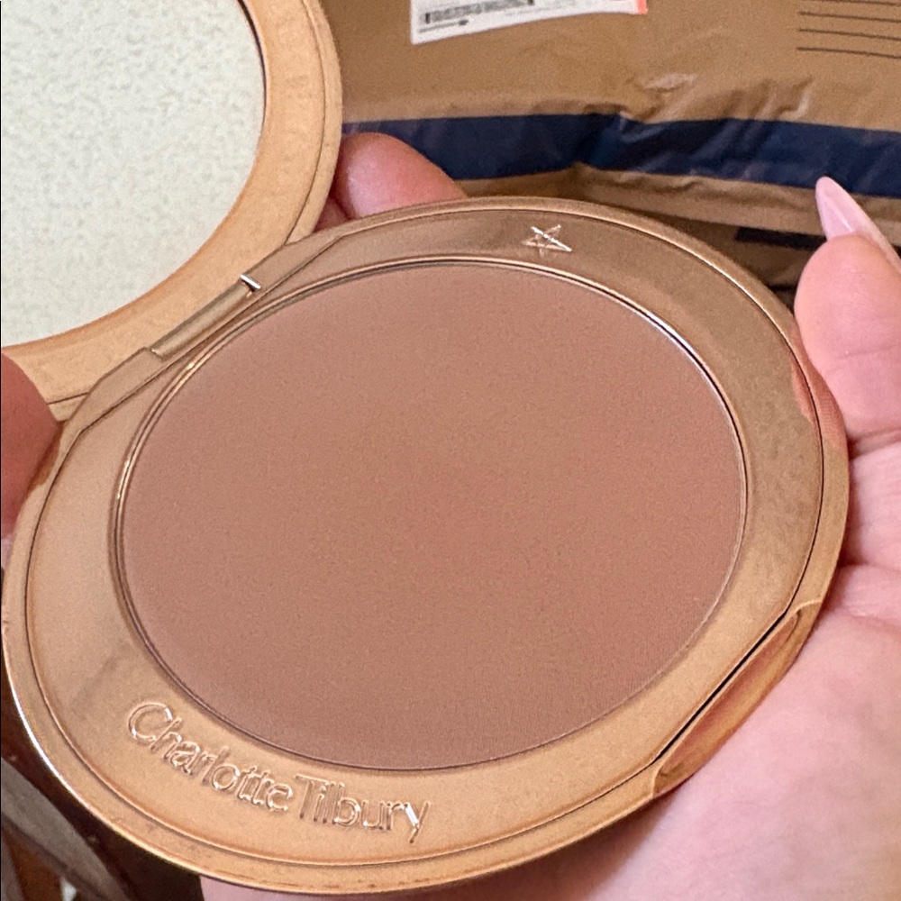 Charlotte Tilbury bronzer shade 2 medium